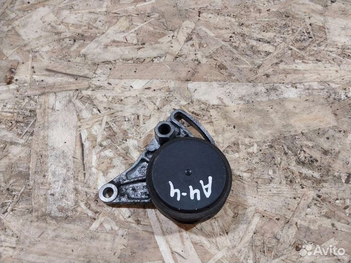 Натяжитель ремня кондиционера Volkswagen Passat B5