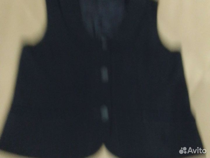 Жилет новый для девочки,128 -134 школьный