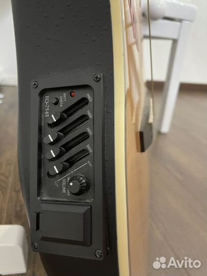 Акустическая гитара