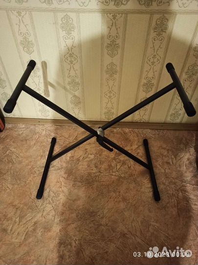 Стойка для синтезатора