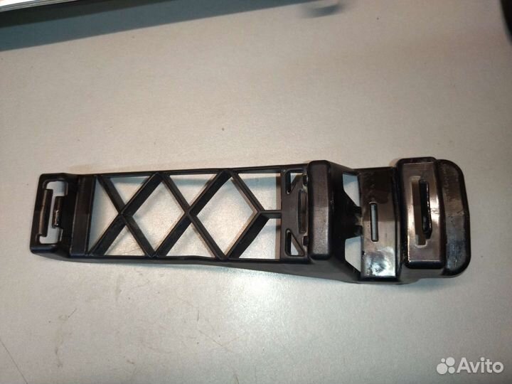 Распорка переднего бампера Mercedes W222