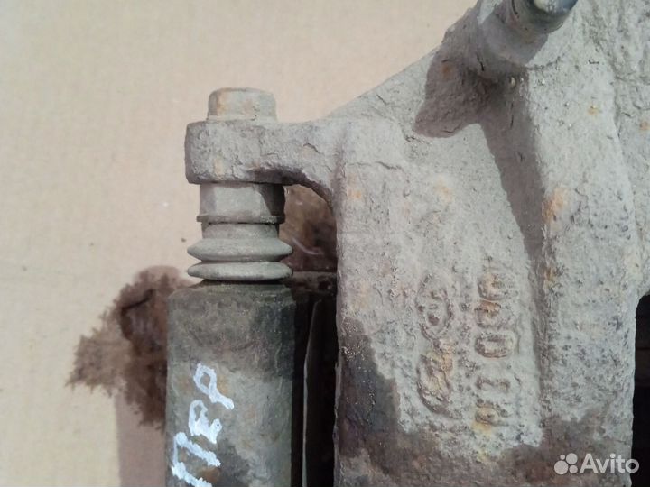 Передний правый суппорт Hyundai ix35