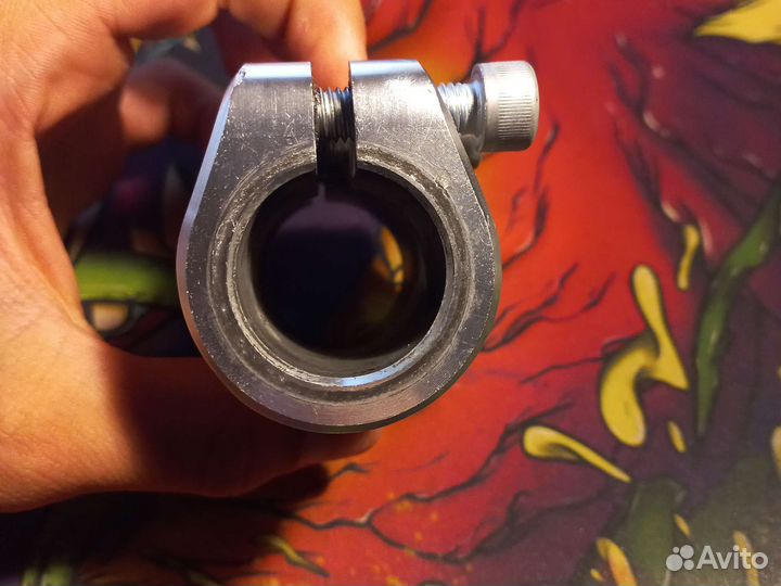 Зажим для трюкового самоката