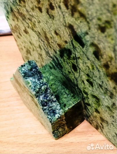 Плитка из змеевика