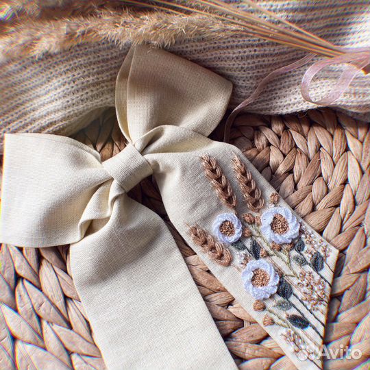 Бантики ручной работы с вышивкой