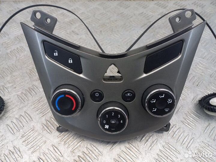 Блок управления печкой Chevrolet Aveo 2 T300 1.6