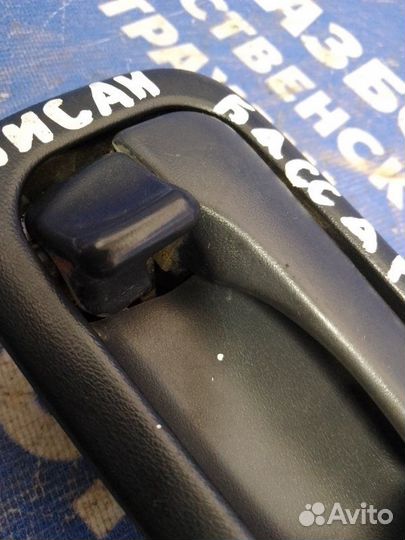 Внутренняя ручка двери. Nissan Bassara минивен