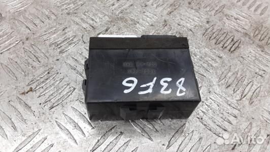 Блок управления subaru tribeca B9 (83F06NC05)