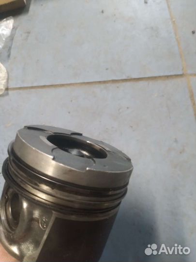 Продам поршня 4d56
