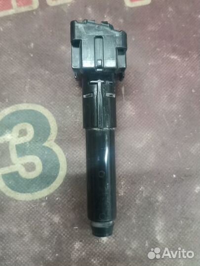 Форсунка омывателя фары передняя правая Toyota RAV