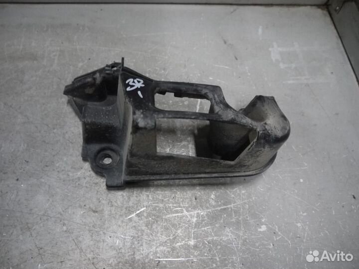 Кронштейн заднего бампера C4