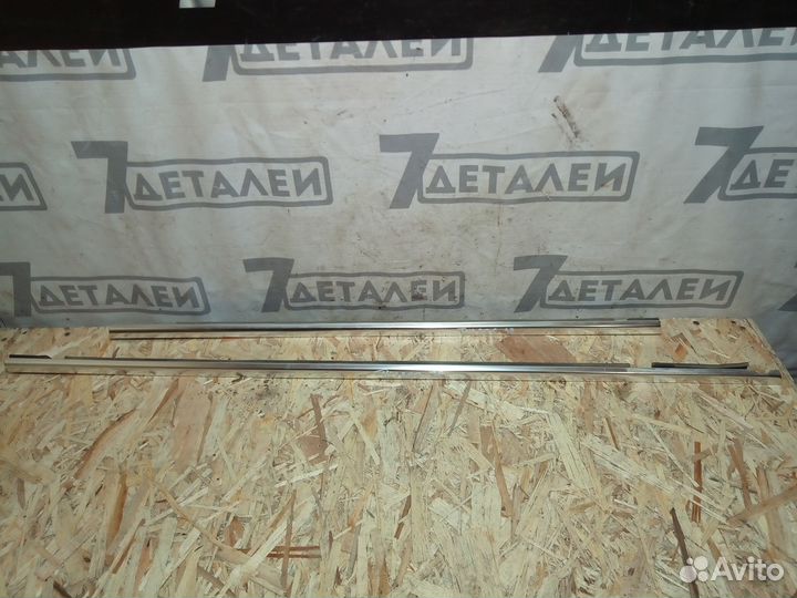 Уплотнитель стекла Volkswagen Touareg 2008