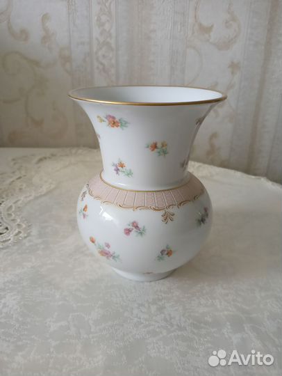 Ваза для цветов дикоративная