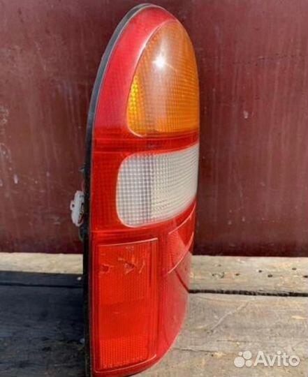 Фонарь задний левый Suzuki Grand vitara 1998-2005