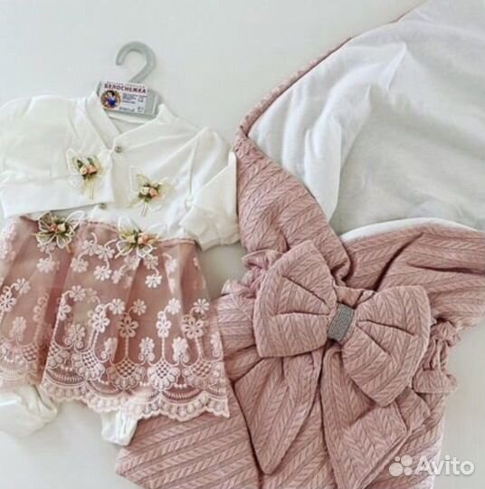 Комплект на выписку для девочки