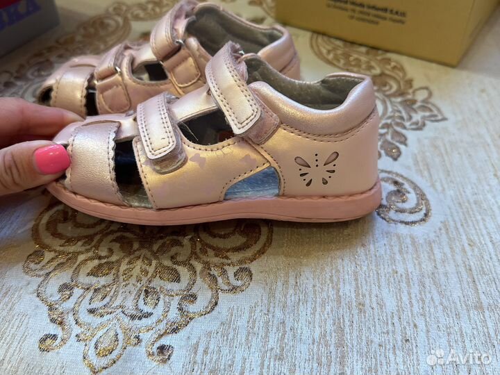 Сандали на девочку