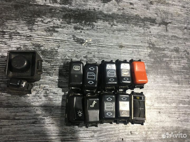 Кнопки управления в салоне Mercedes-Benz W124