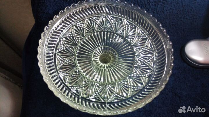 Большая хрустальная ваза на ножке