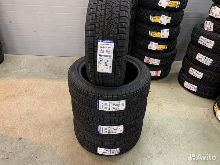 Triangle PL02 235/45 R18 98V