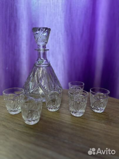 Графин и рюмки