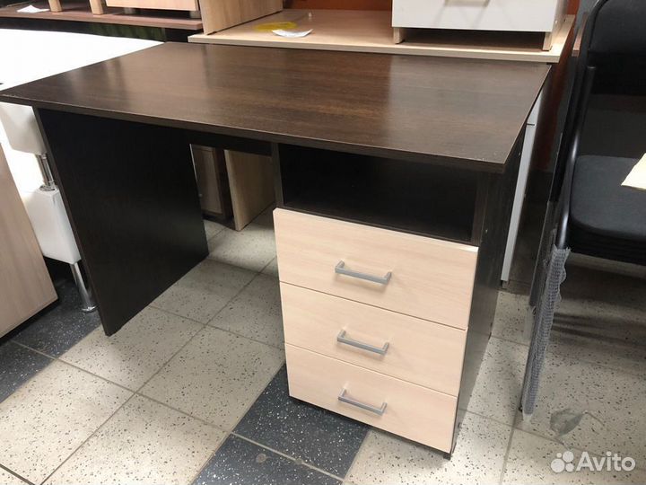 Стол письменный