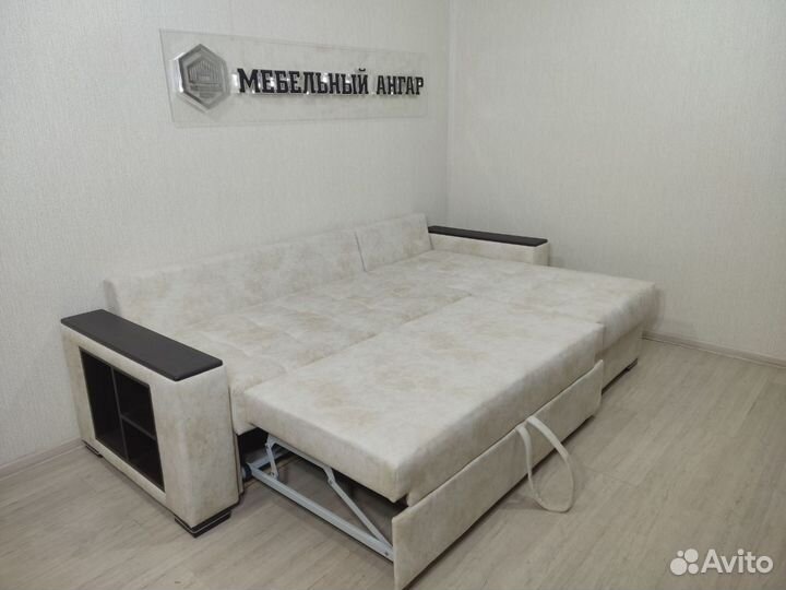 Диван угловой в наличии светлый
