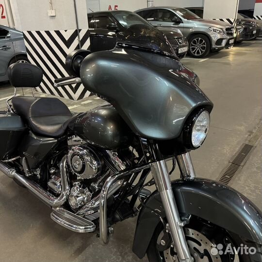 Street Glide (Nardo Dark Grey)