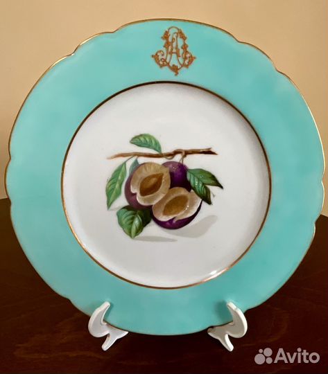 Антикварные тарелки с изображением фруктов