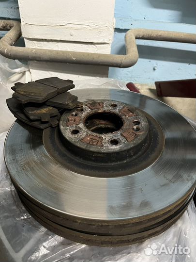 Тормозные диски и колодки на Hyundai SantaFe