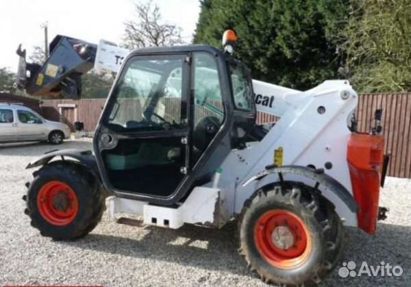 Стекло дверное верхнее Bobcat T3571/T3571L