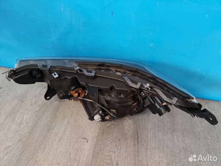 Фара правая Toyota RAV4 5 ха50 2019
