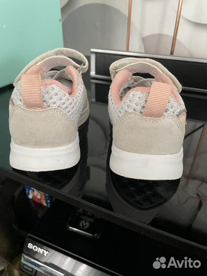 Кроссовки для девочки