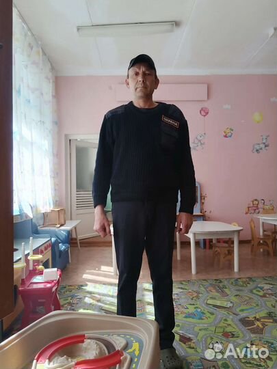 Охранник, Старший смены, оператор видеонаблюдения