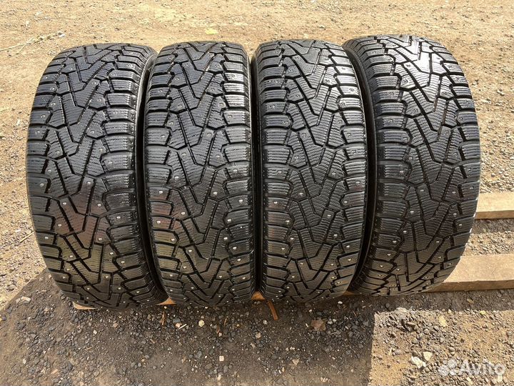 Pirelli Ice Zero 215/55 R17