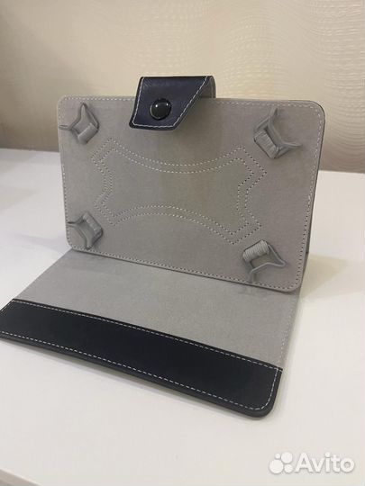 Чехол-книжка IT-Baggage ituni79-1 универсальный 7