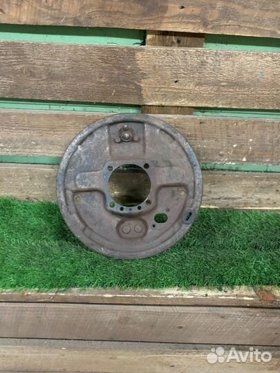 Щит опорный задний левый ваз 2101-2107