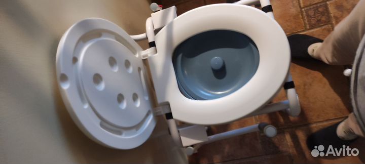 Санитарный стул