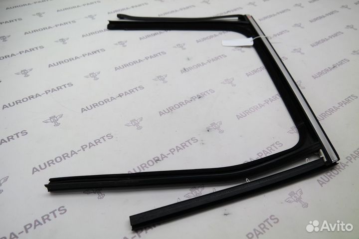 Направляющая стекла Touareg II NF 2010-2018