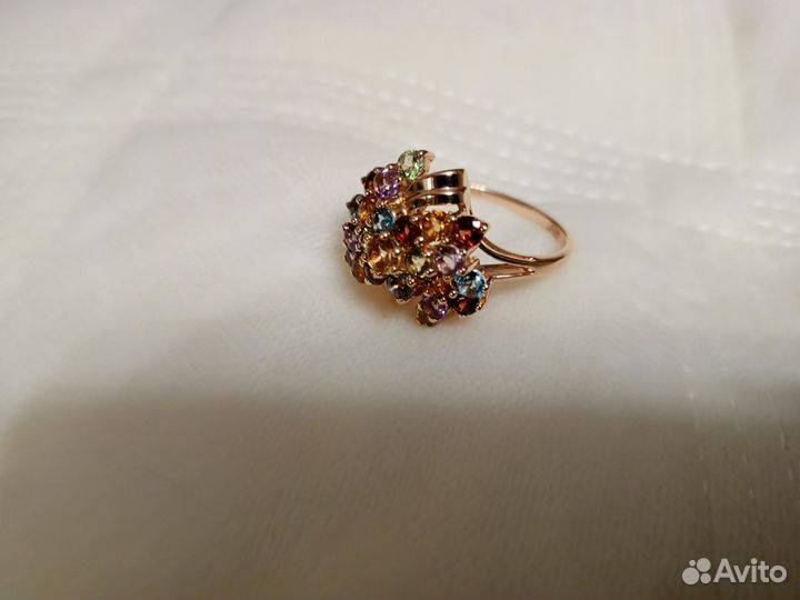 Золотое кольцо с полудрагоценными камнями 18-18.5р