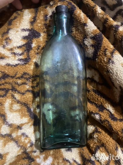 Бутылка стеклянная винтах