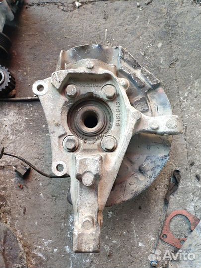 Поворотный кулак Volvo s80 2005