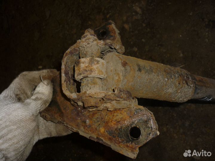 Стойка задняя правая Мазда 6 GG