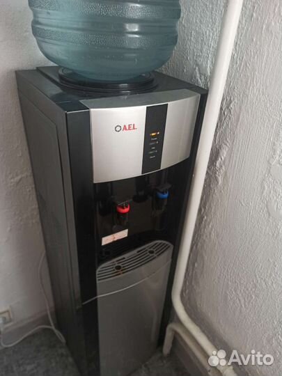 Кулер для воды напольный