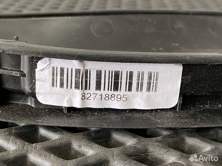 Резинка спойлера Volvo FH4 82718895