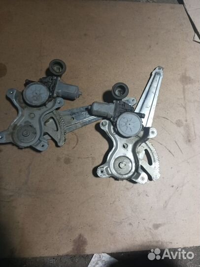 Стеклоподъемник задний Toyota Corolla e150