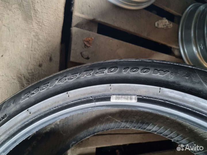 Pirelli P Zero 235/45 R20 100W