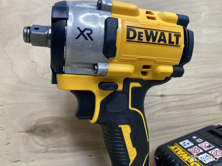 Гайковерт аккумуляторный Dewalt