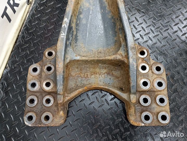 Кронштейн реактивной тяги