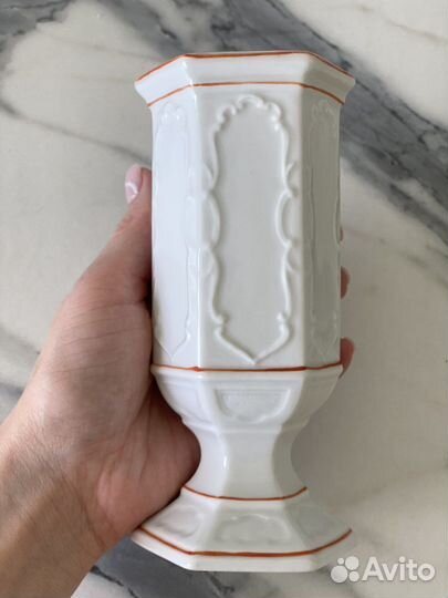 Фарфоровая ваза