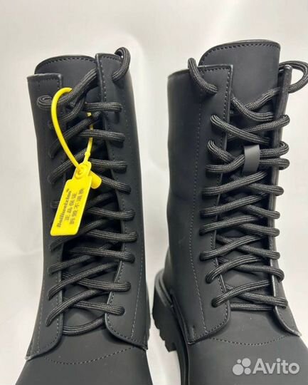 Balenciaga steroid boots на руках